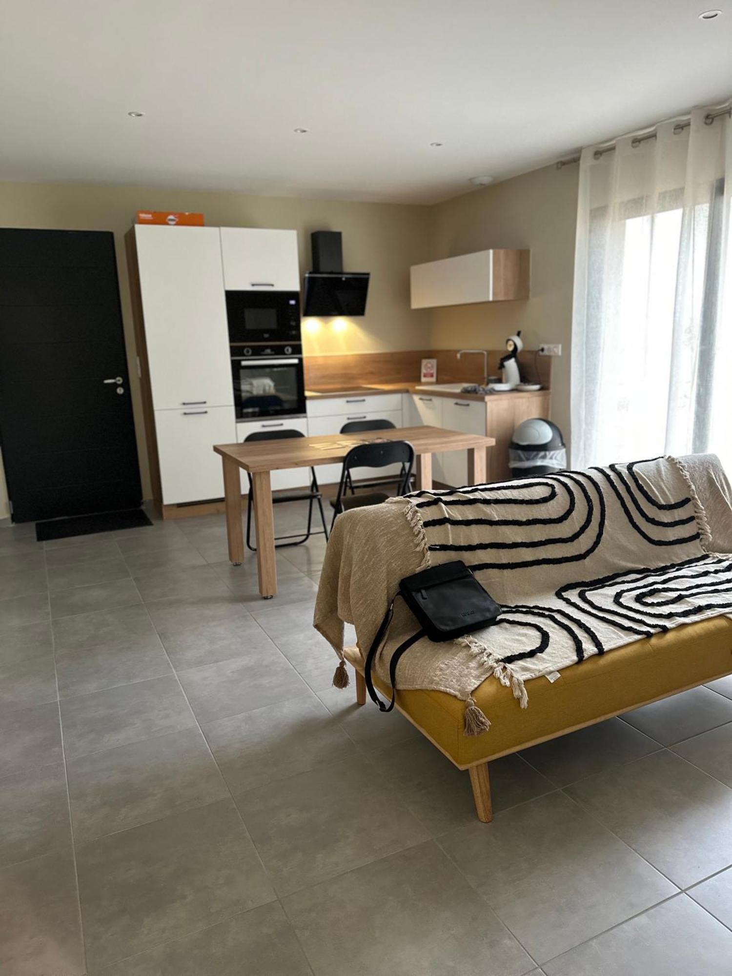 Maison T3 Dans Un Village Calme Saint-Mitre-les-Remparts Экстерьер фото
